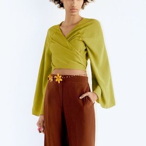 Zara SATIN EFFECT TIE COLLAR SHIRT
OLIVE GREEN